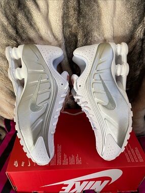 Nike Shox White Metallic Silver New Never Worn Size 7 Y Fits Woman’s 9-9.5